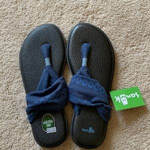 Brand new Sanuk Yoga Sling Size 9
